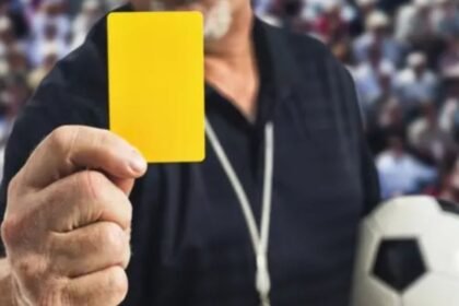 ফুটবলে ফাউল ও কার্ডের নিয়ম