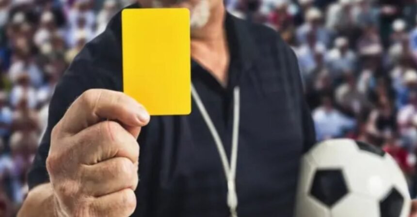 ফুটবলে ফাউল ও কার্ডের নিয়ম